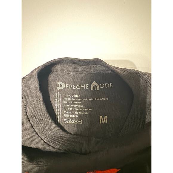 NWOT Hot Topic Depeche Mode Walking In My Shoes Black Tee - Picture 4 of 4